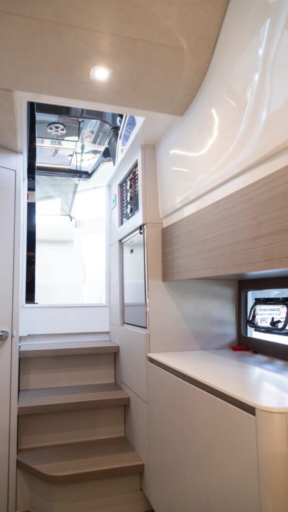 IDEA 100 – Cockpit & Interior – photo 6